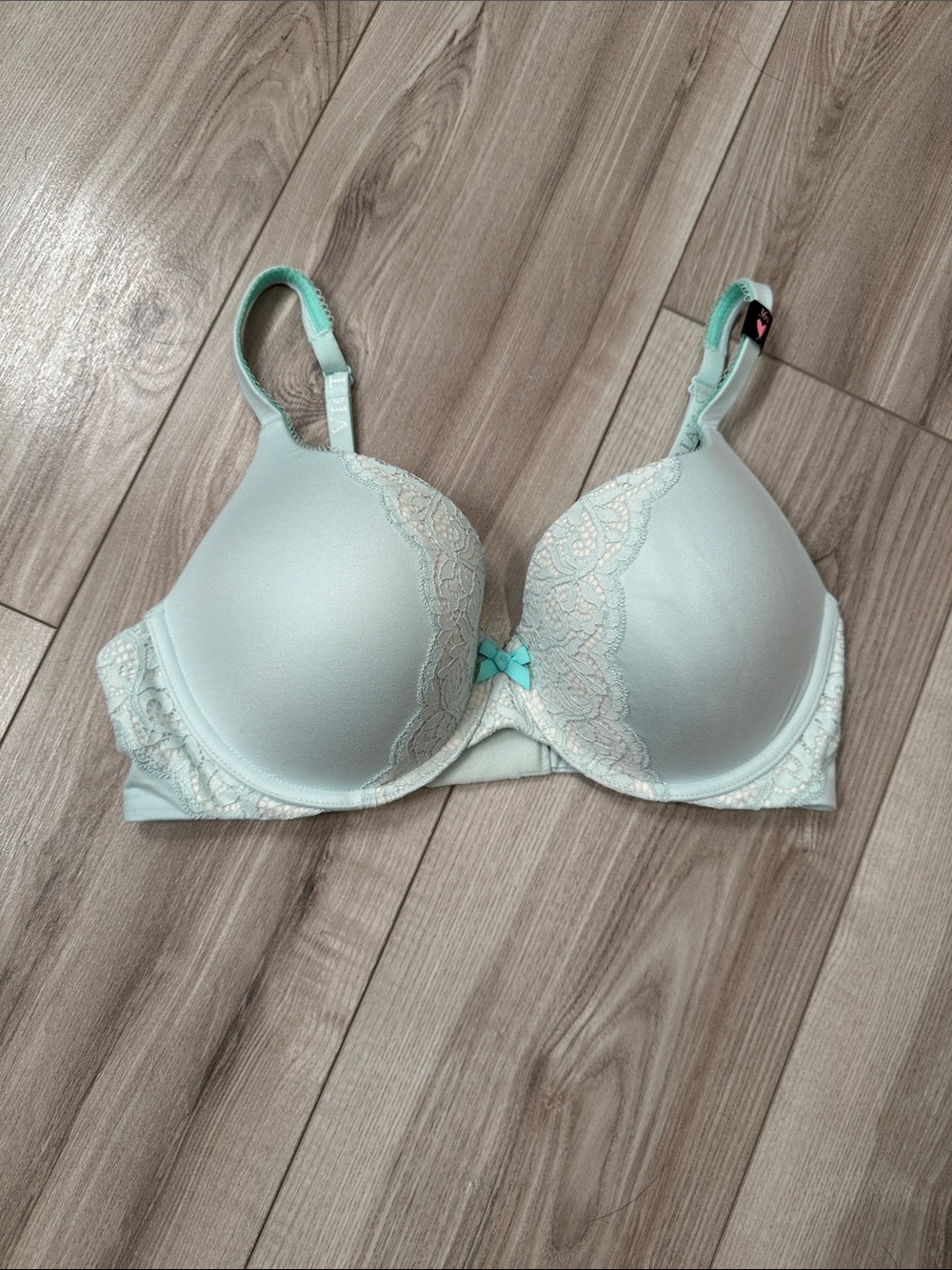 ❤️Victoria's Secret Light Mint Lace Trim T-Shirt Bra - 36D